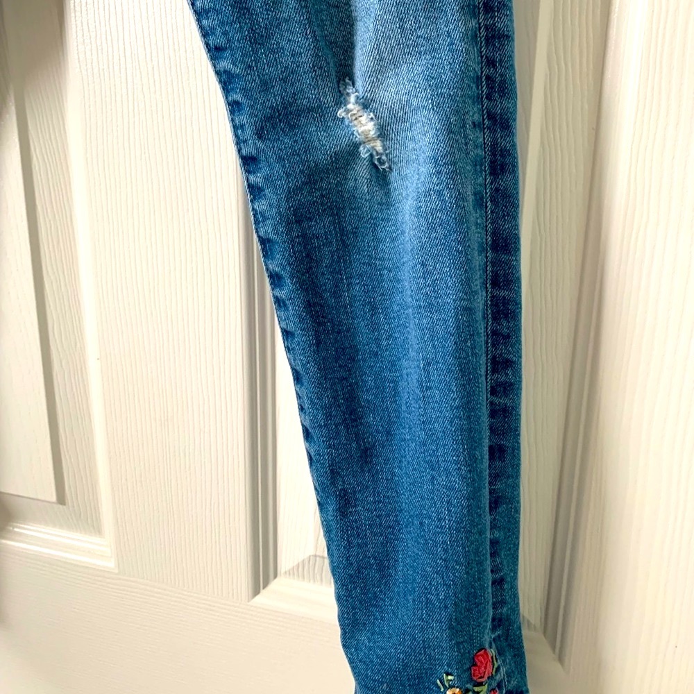 Lucky Jeans - Picture 3 of 5